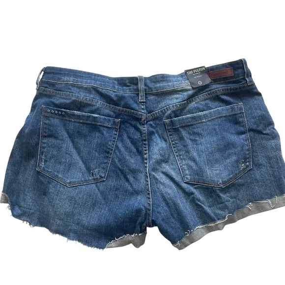 New Blank NYC The Fulton Roll Up Distressed Jean Shorts - Picture 7 of 9